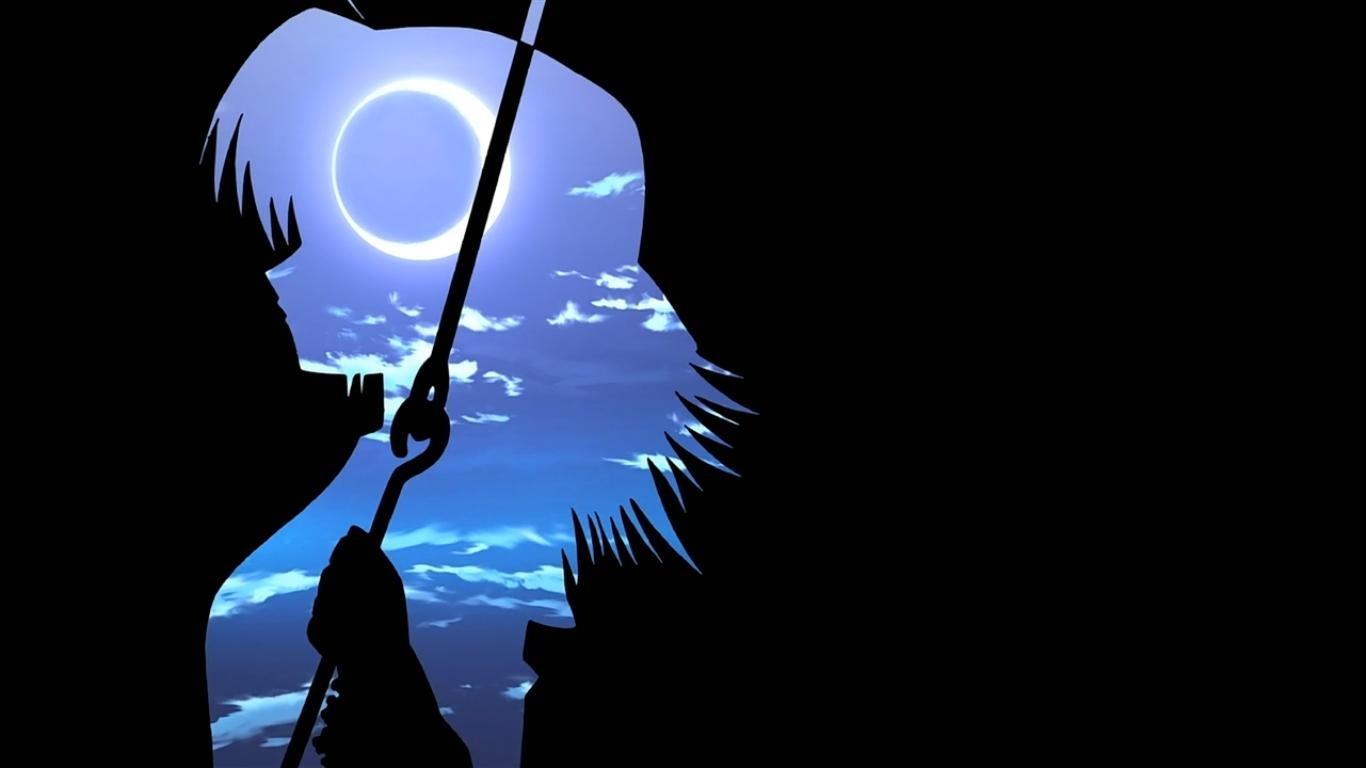 第一集，宫村宫子荡秋千。人物的剪影内嵌入了环境的画面，为故事增添了一抹神秘的色彩。