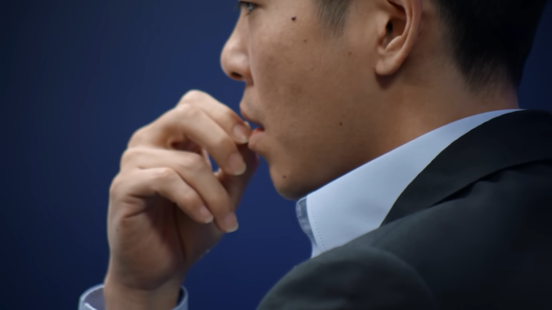 李对这一手感到紧张。